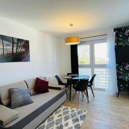 Apartamenty Na Wiejskiej 尤斯托尼莫斯基 外观 照片