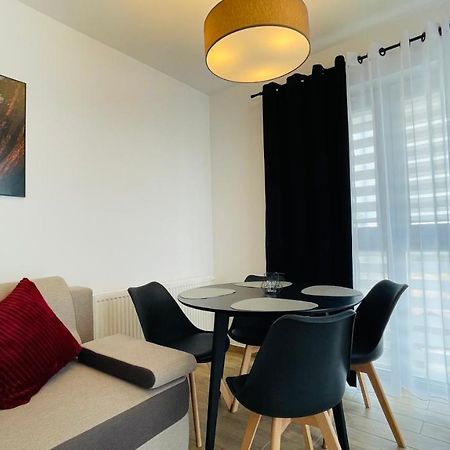 Apartamenty Na Wiejskiej 尤斯托尼莫斯基 外观 照片