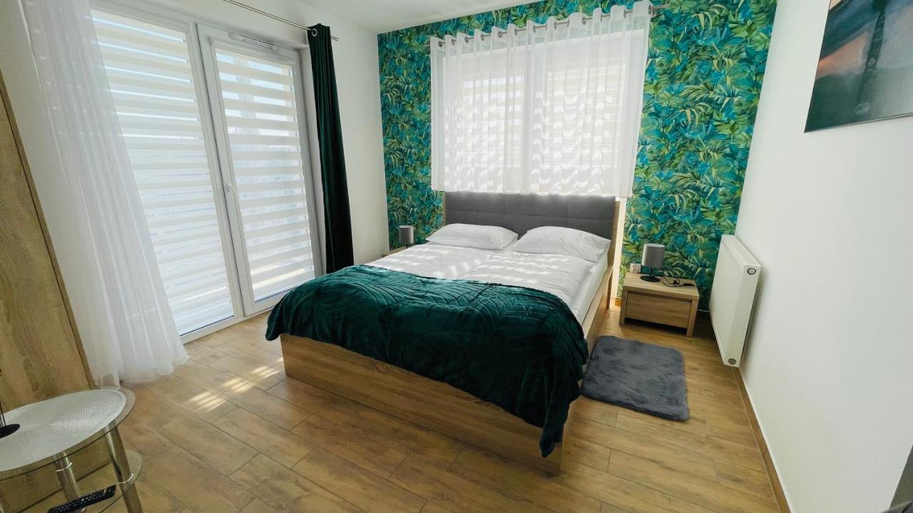 Apartamenty Na Wiejskiej 尤斯托尼莫斯基 外观 照片
