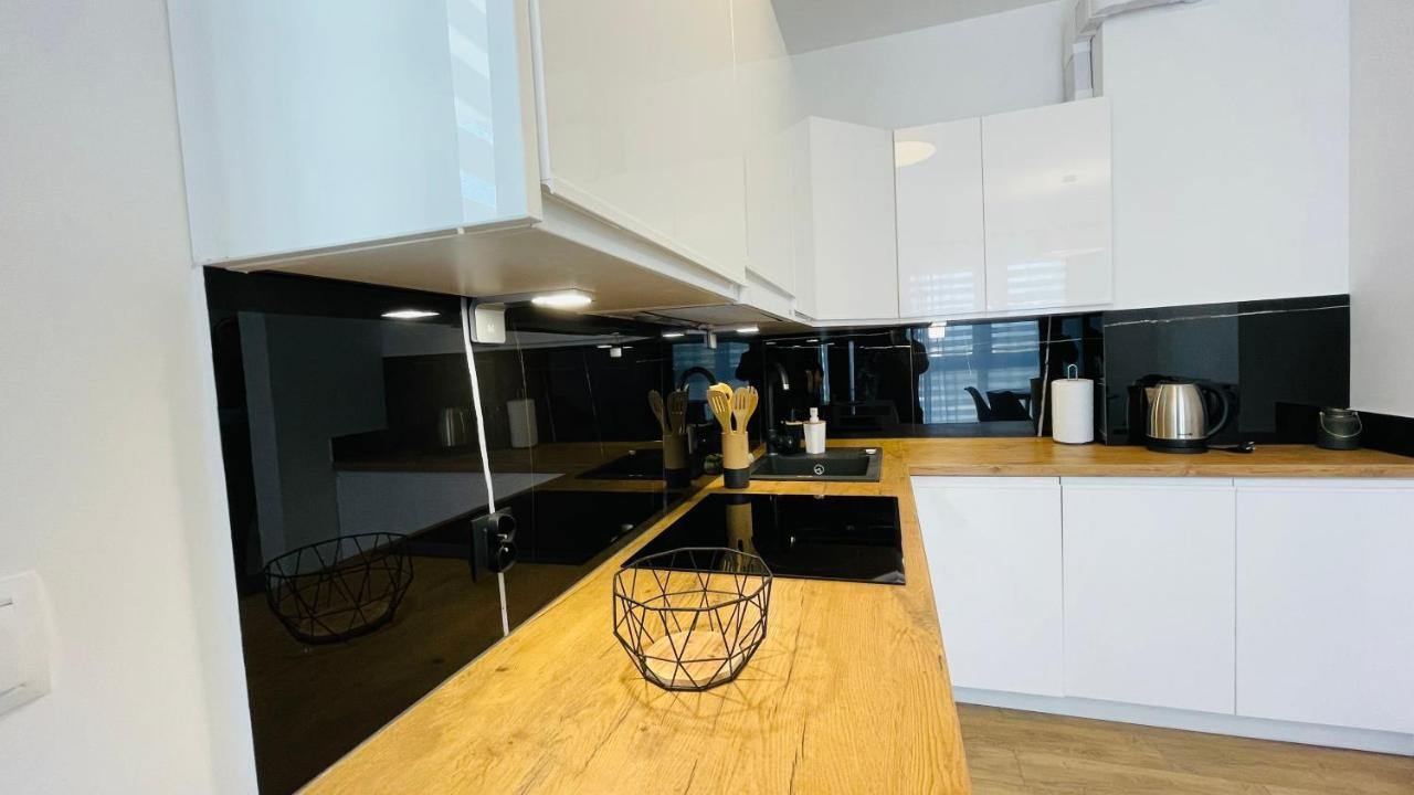Apartamenty Na Wiejskiej 尤斯托尼莫斯基 外观 照片