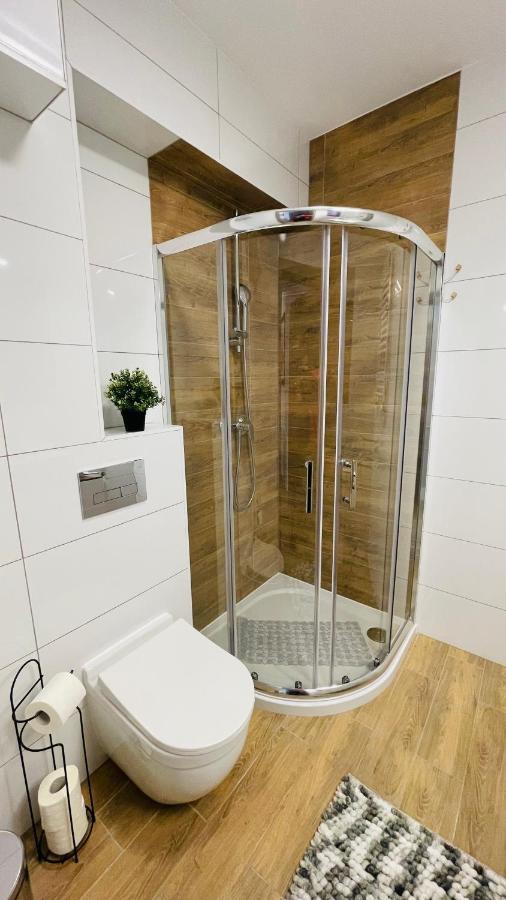 Apartamenty Na Wiejskiej 尤斯托尼莫斯基 外观 照片
