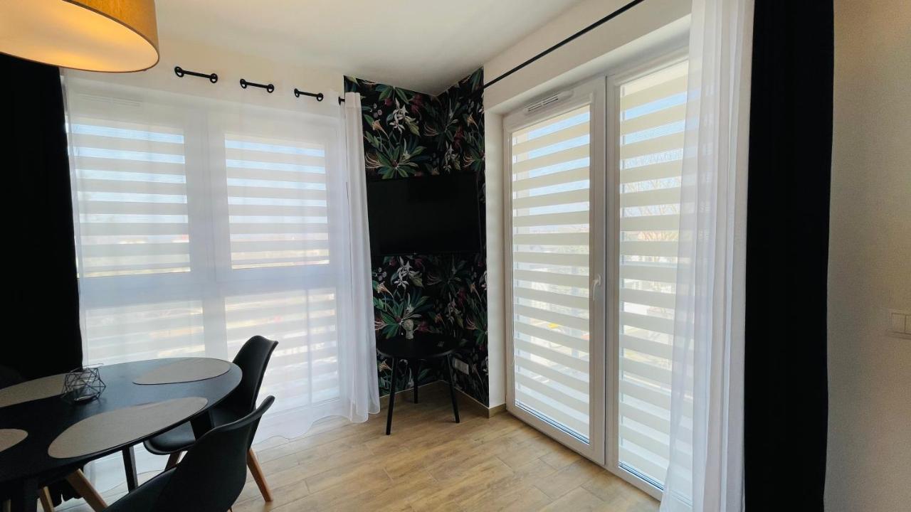 Apartamenty Na Wiejskiej 尤斯托尼莫斯基 外观 照片