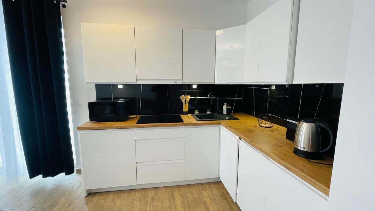 Apartamenty Na Wiejskiej 尤斯托尼莫斯基 外观 照片