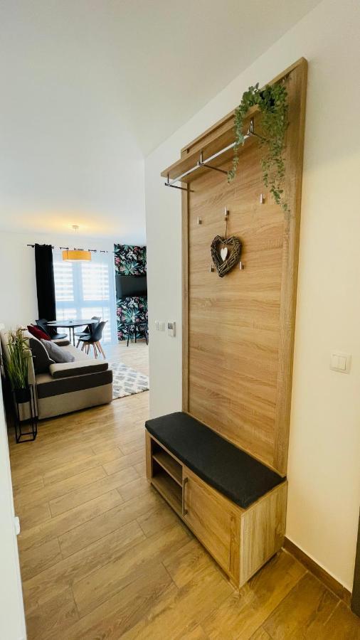 Apartamenty Na Wiejskiej 尤斯托尼莫斯基 外观 照片