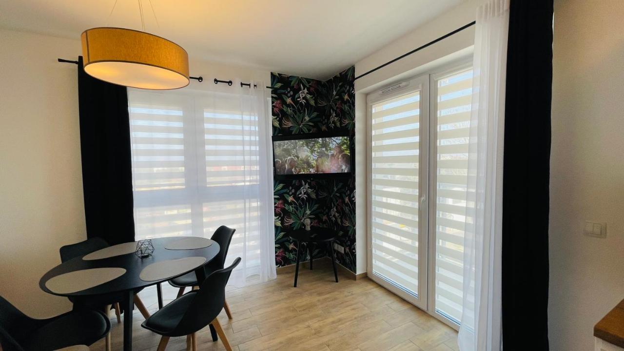 Apartamenty Na Wiejskiej 尤斯托尼莫斯基 外观 照片